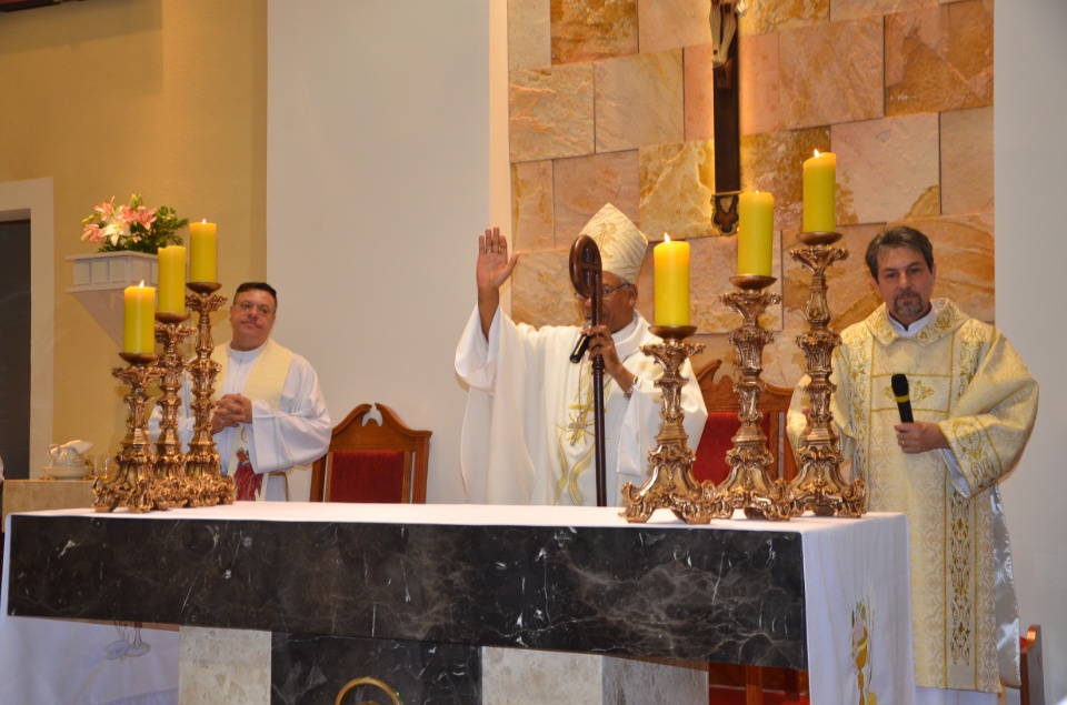 Festa e missa em honra a Nossa Senhora da Santíssima Trindade em Dourados