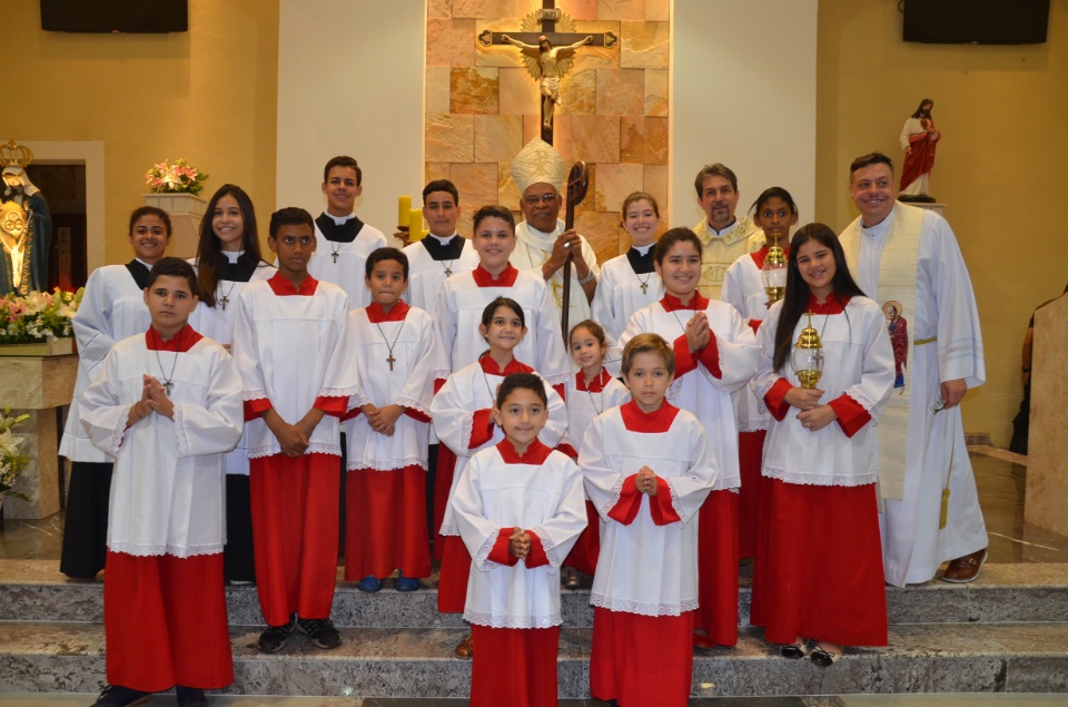 Festa e missa em honra a Nossa Senhora da Santíssima Trindade em Dourados