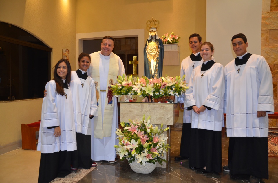 Festa e missa em honra a Nossa Senhora da Santíssima Trindade em Dourados