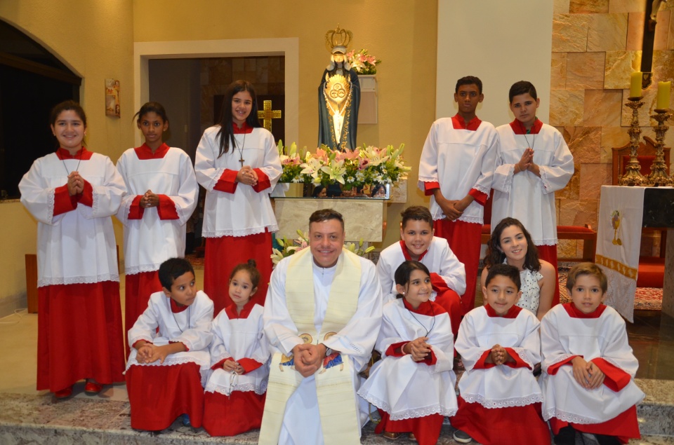 Festa e missa em honra a Nossa Senhora da Santíssima Trindade em Dourados