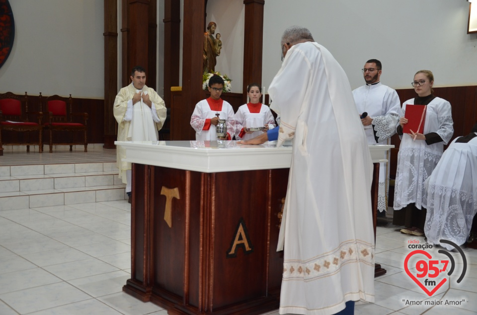 Dom Henrique realiza sagração do Altar da Paróquia São José de Itaporã