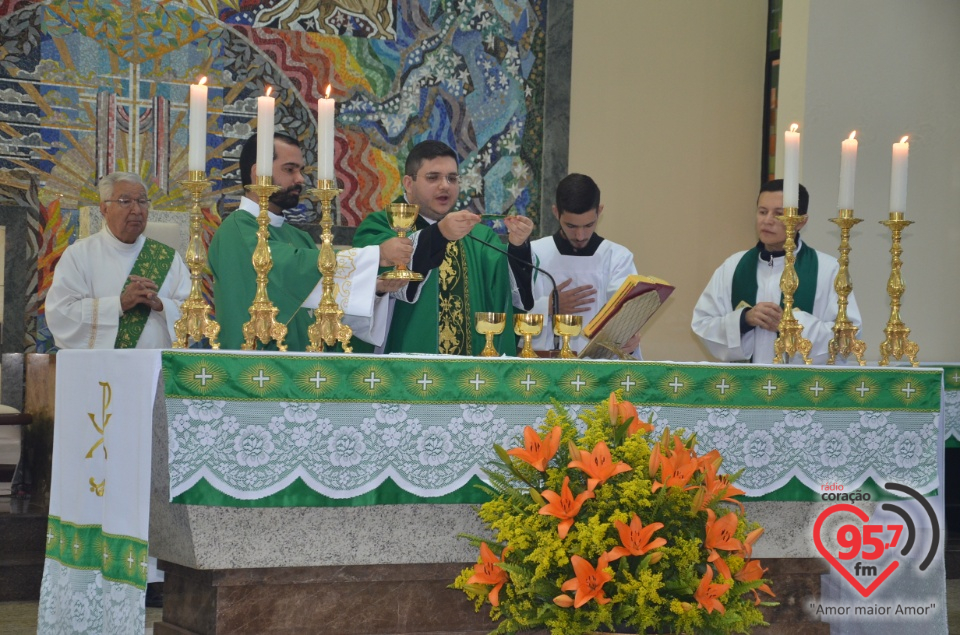 Missa e almoço marca momentos importantes na Catedral de Dourados