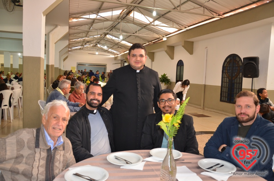 Missa e almoço marca momentos importantes na Catedral de Dourados