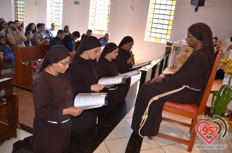 Fotos: Irmãs da Toca de Assis renovam votos