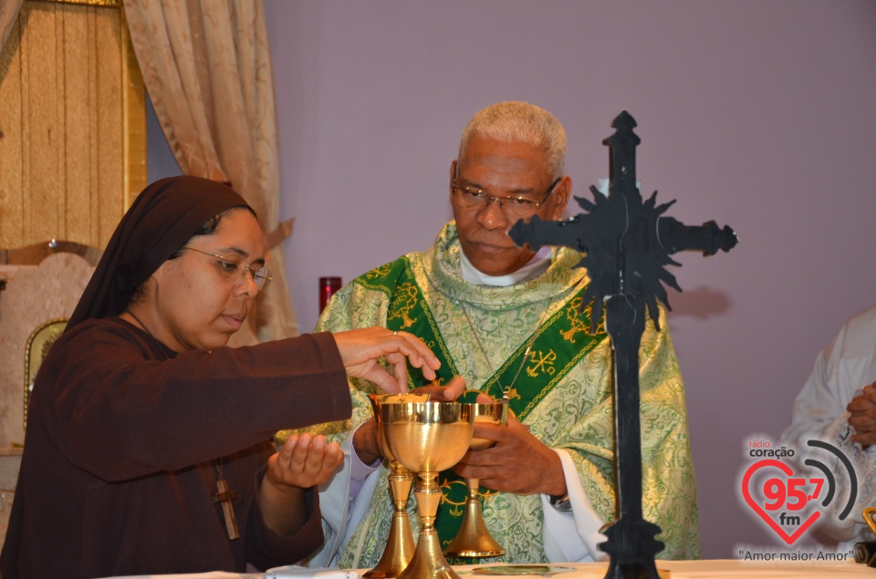 Fotos: Irmãs da Toca de Assis renovam votos