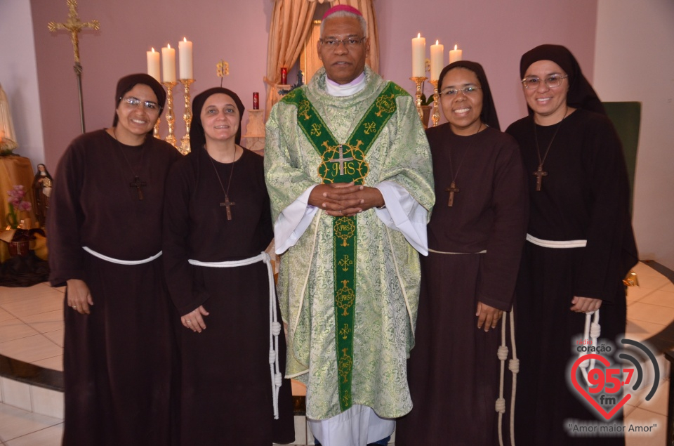 Fotos: Irmãs da Toca de Assis renovam votos