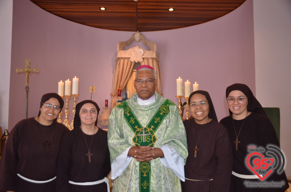 Fotos: Irmãs da Toca de Assis renovam votos