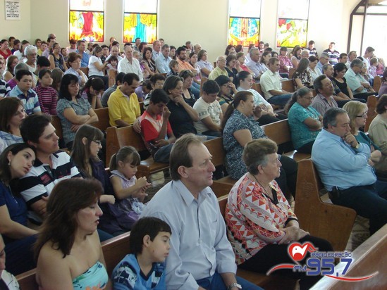 Festa Cristã anima três dias em Laguna Carapã