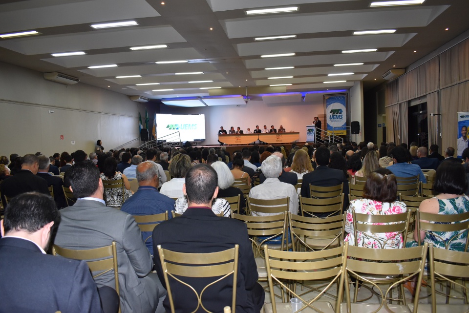 Professor Laércio e Professora Celi tomam posse como reitor e vice da UEMS