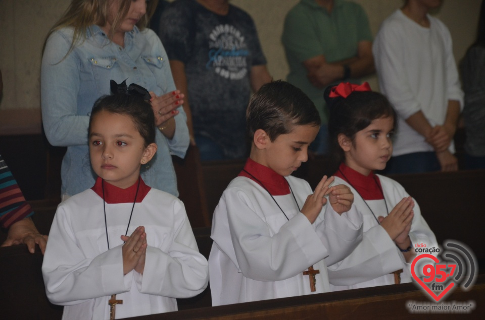 Bispo preside celebração do crisma de jovens e adultos catedral