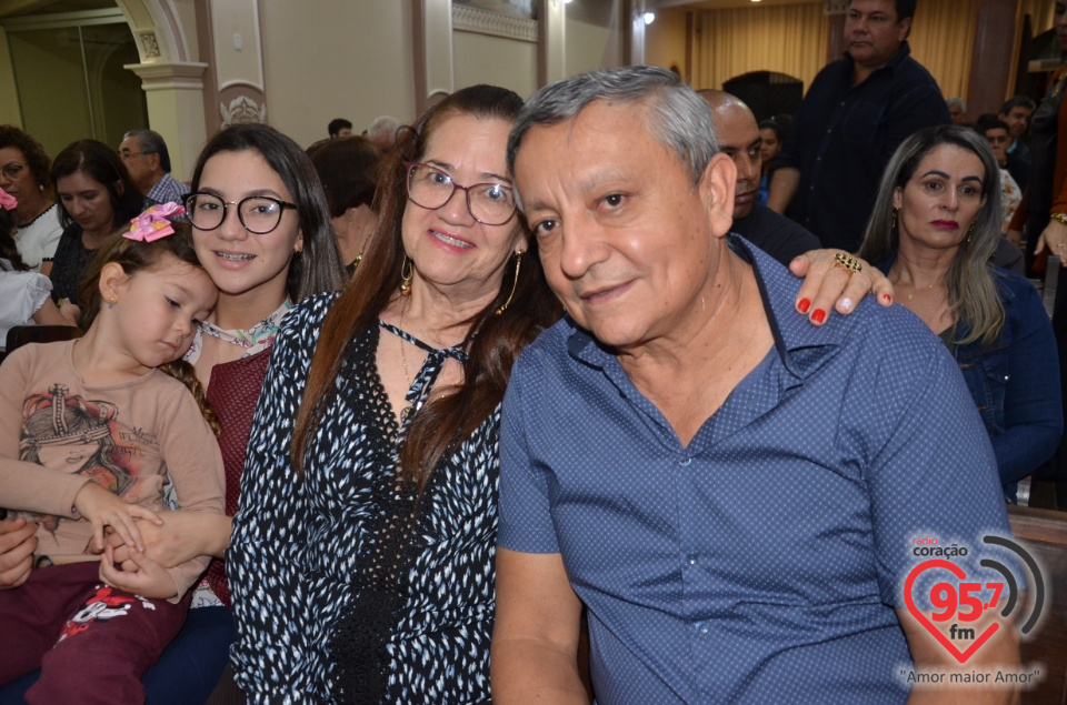 Bispo preside celebração do crisma de jovens e adultos catedral