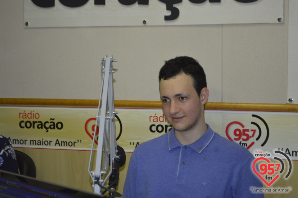 Jovem apresenta Opus Dei na Rádio Coração