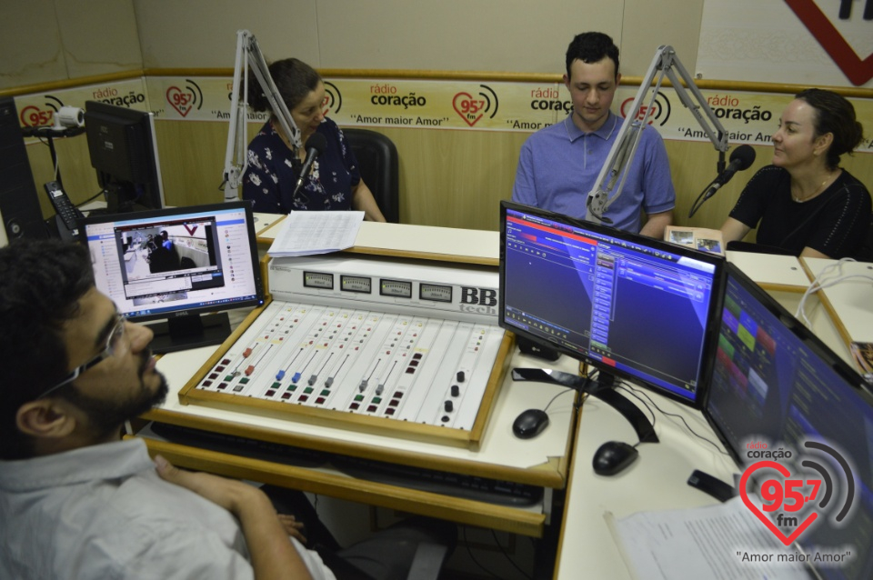 Jovem apresenta Opus Dei na Rádio Coração