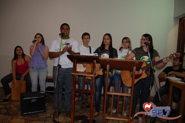 Paróquia São Carlos realiza 1ª Feira Bíblica