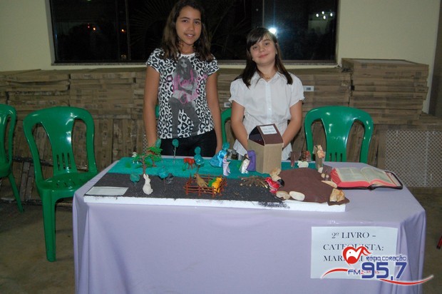 Paróquia São Carlos realiza 1ª Feira Bíblica