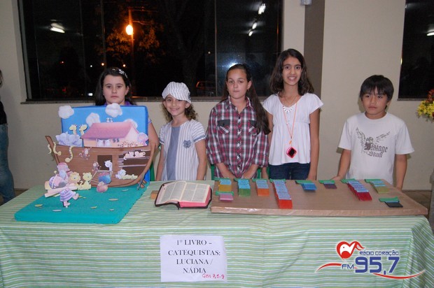 Paróquia São Carlos realiza 1ª Feira Bíblica
