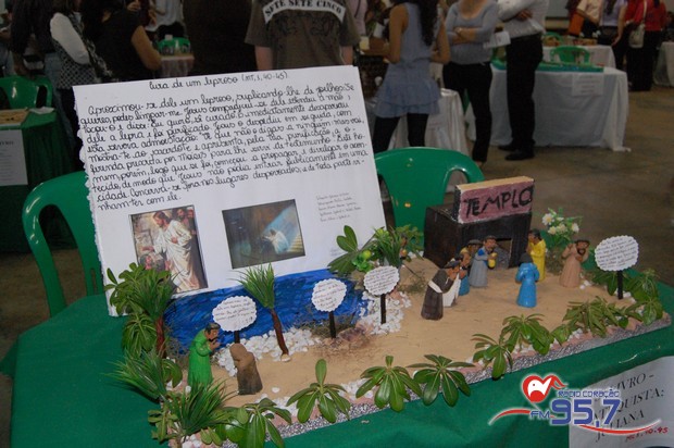 Paróquia São Carlos realiza 1ª Feira Bíblica