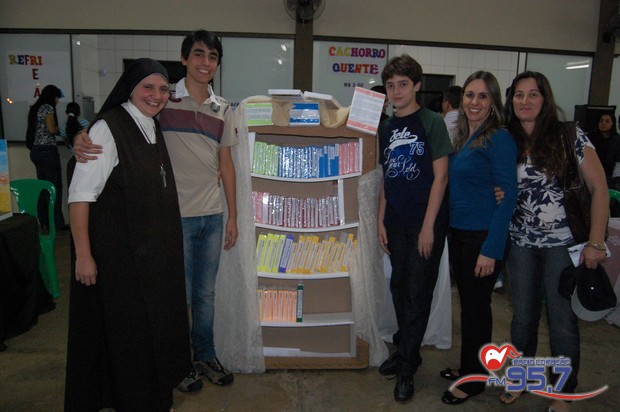Paróquia São Carlos realiza 1ª Feira Bíblica
