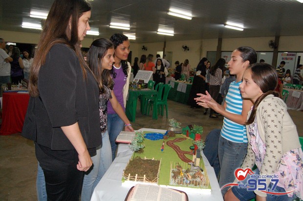 Paróquia São Carlos realiza 1ª Feira Bíblica