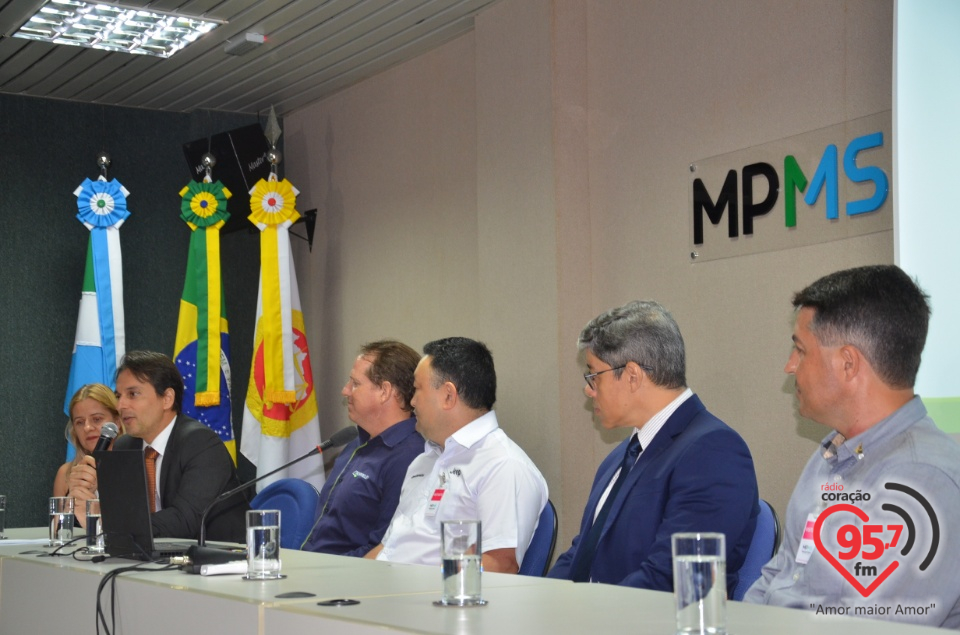 Cerimônia de entrega de certificados de adesão e parcerias do MP-Social em Dourados