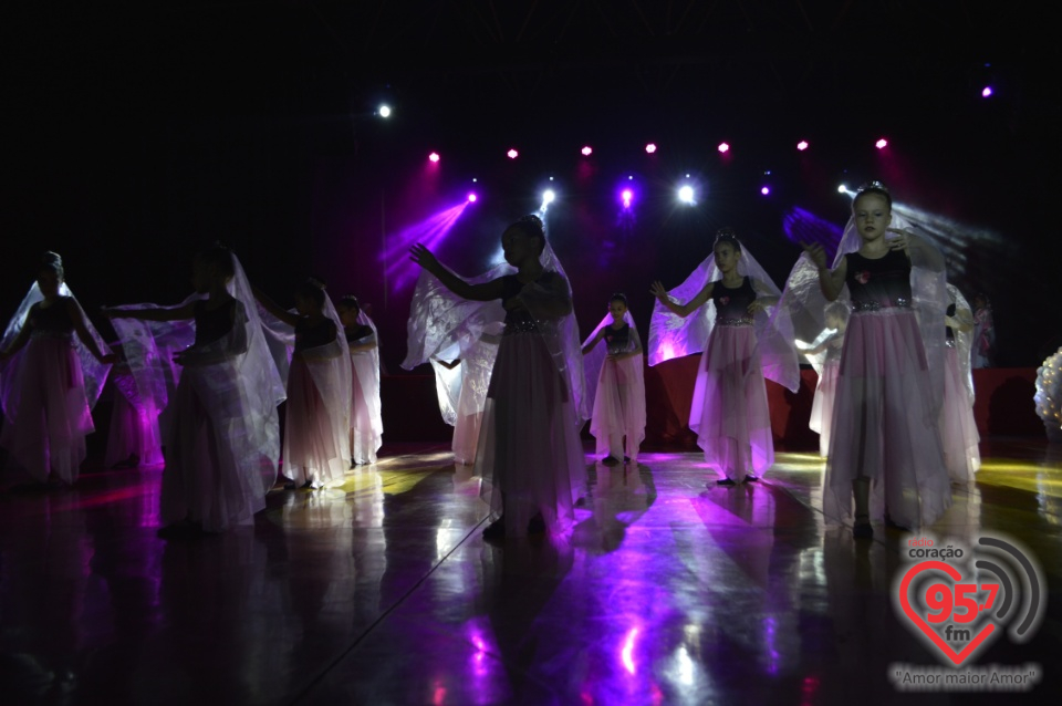 Alunos da EIC emocionam o público com encenação - 'O Natal visto do Céu'