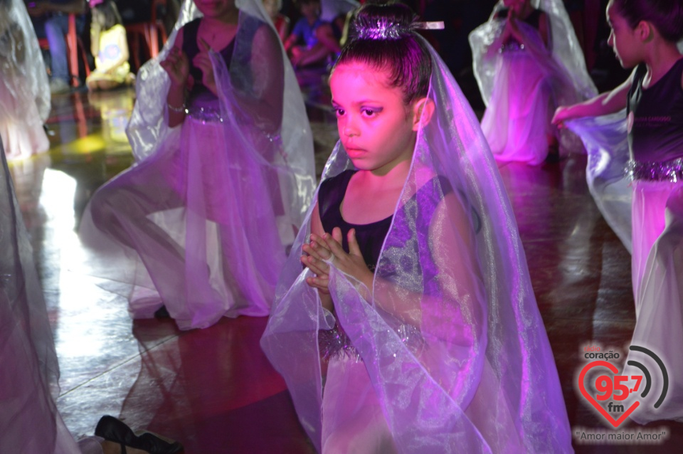 Alunos da EIC emocionam o público com encenação - 'O Natal visto do Céu'