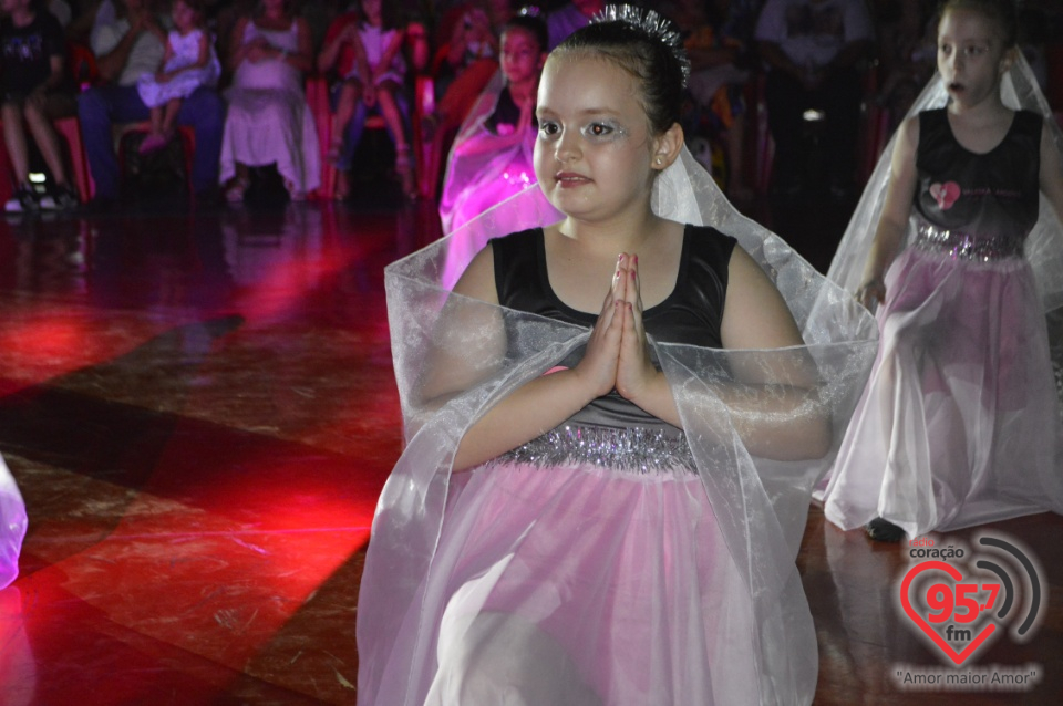 Alunos da EIC emocionam o público com encenação - 'O Natal visto do Céu'