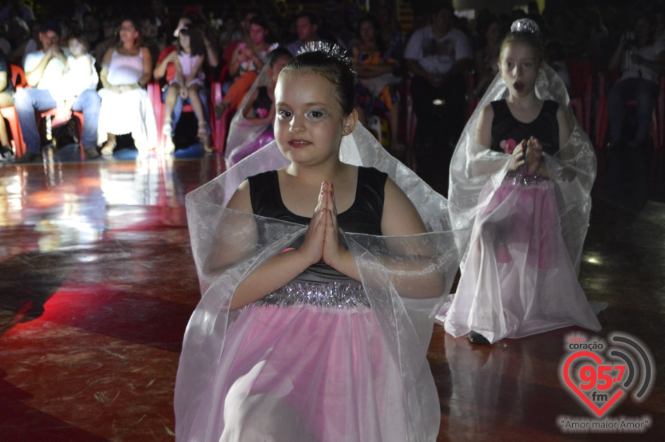 Alunos da EIC emocionam o público com encenação - 'O Natal visto do Céu'