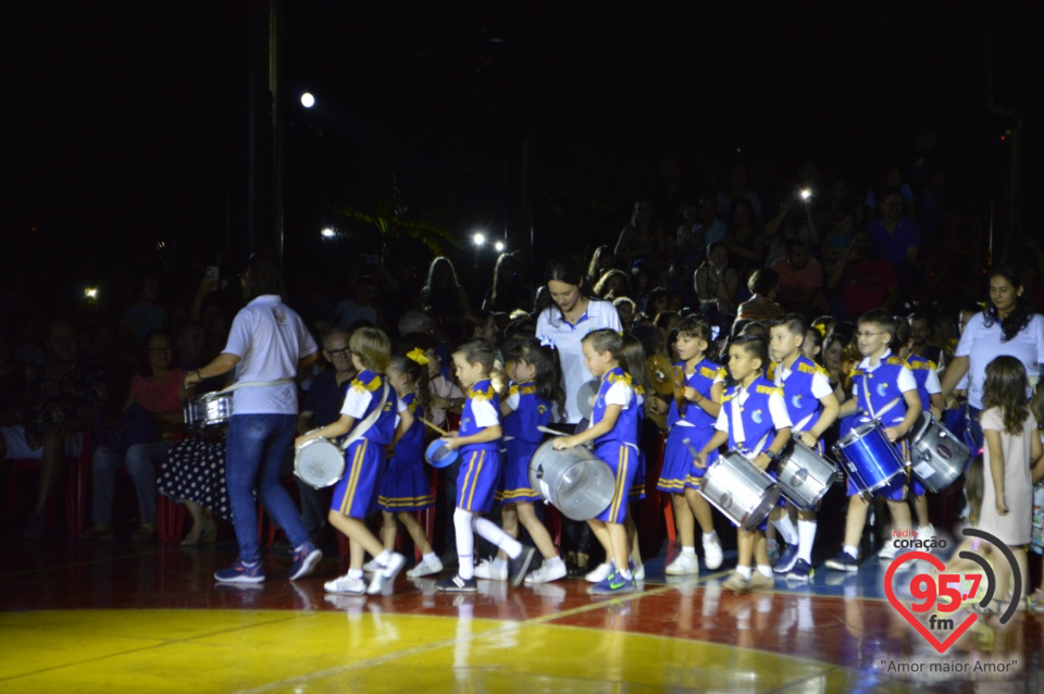 Alunos da EIC emocionam o público com encenação - 'O Natal visto do Céu'