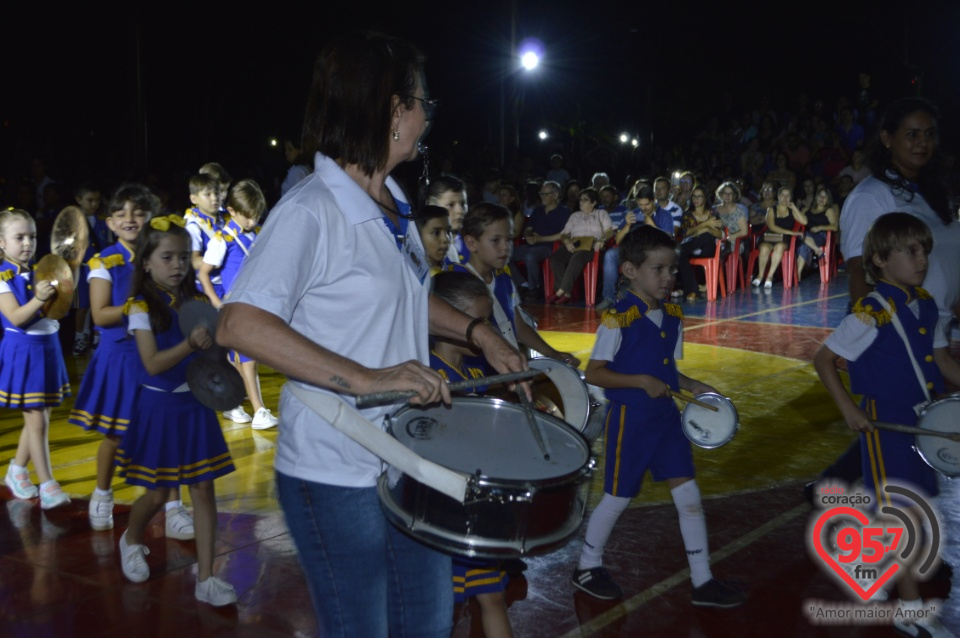 Alunos da EIC emocionam o público com encenação - 'O Natal visto do Céu'