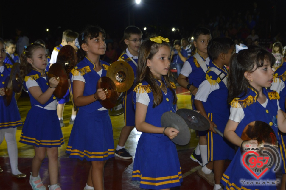 Alunos da EIC emocionam o público com encenação - 'O Natal visto do Céu'