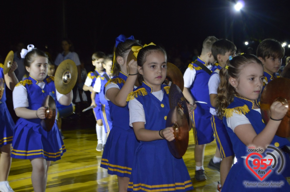 Alunos da EIC emocionam o público com encenação - 'O Natal visto do Céu'