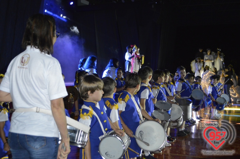 Alunos da EIC emocionam o público com encenação - 'O Natal visto do Céu'