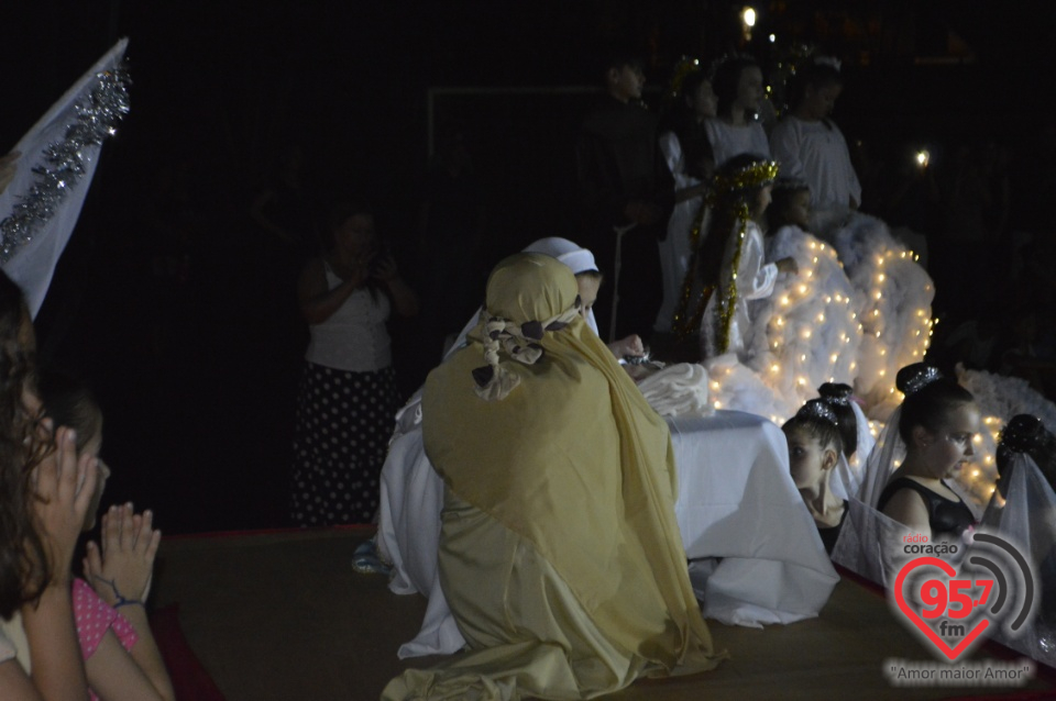 Alunos da EIC emocionam o público com encenação - 'O Natal visto do Céu'