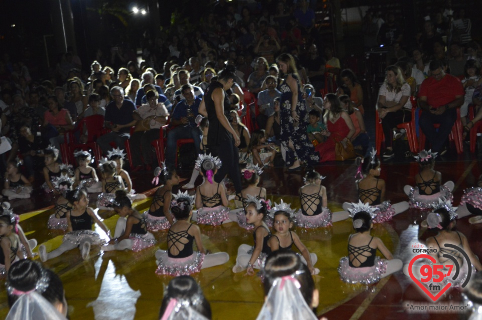 Alunos da EIC emocionam o público com encenação - 'O Natal visto do Céu'