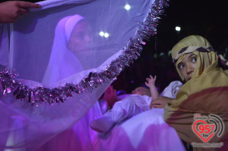 Alunos da EIC emocionam o público com encenação - 'O Natal visto do Céu'