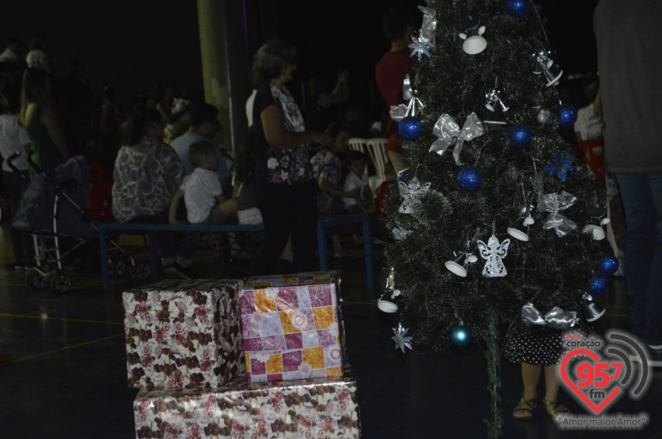 Alunos da EIC emocionam o público com encenação - 'O Natal visto do Céu'