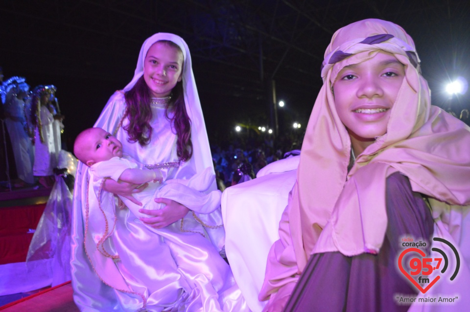 Alunos da EIC emocionam o público com encenação - 'O Natal visto do Céu'