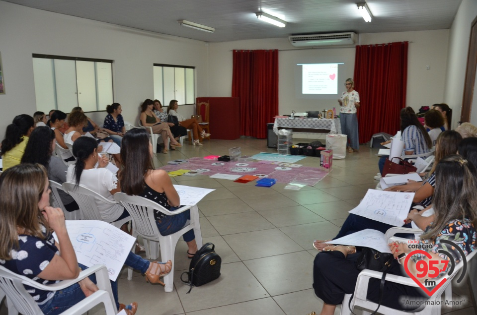 Tati Godoy ministra curso de Personal Organizer em Dourados