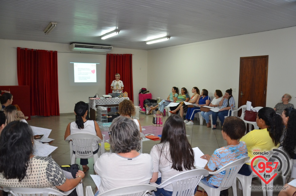 Tati Godoy ministra curso de Personal Organizer em Dourados