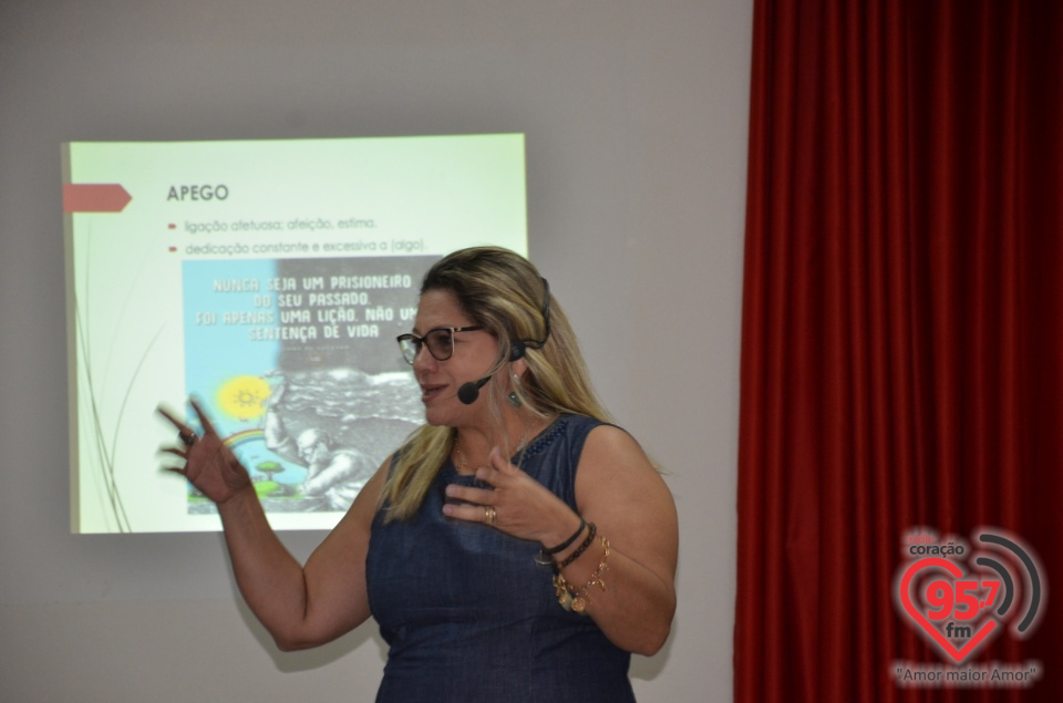 Tati Godoy ministra curso de Personal Organizer em Dourados