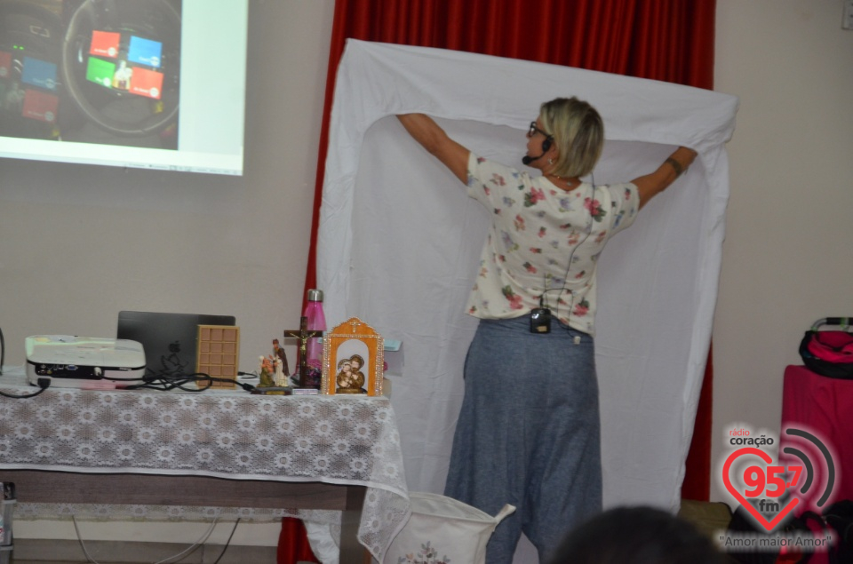 Tati Godoy ministra curso de Personal Organizer em Dourados