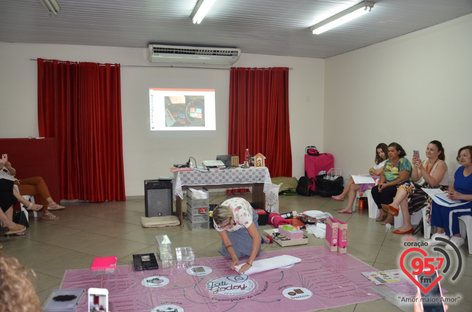 Tati Godoy ministra curso de Personal Organizer em Dourados