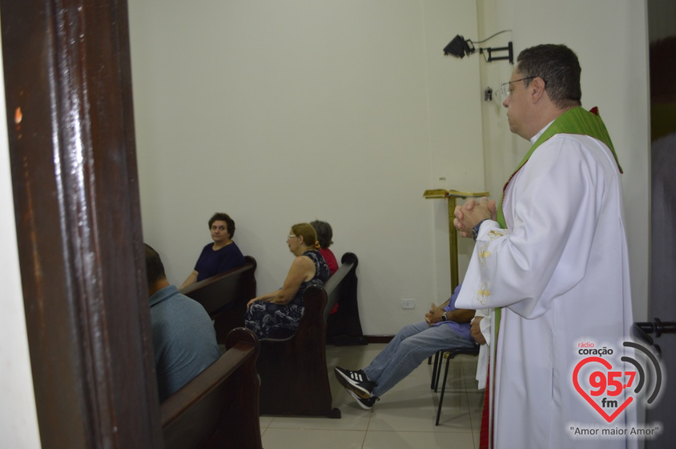 Pe. Alex Dias preside 1ª missa do ano na Rádio Coração