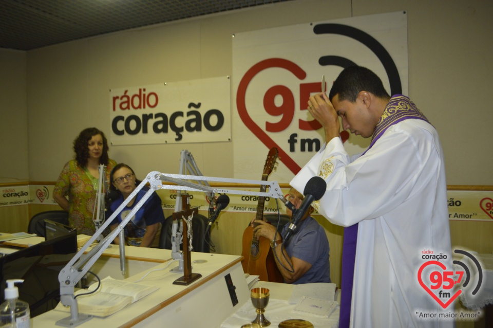 Rádio Coração transmite missa pelas vítimas e avanço do covid-19