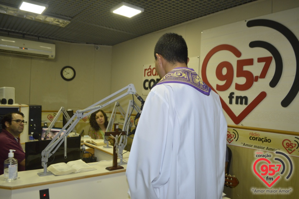 Rádio Coração transmite missa pelas vítimas e avanço do covid-19