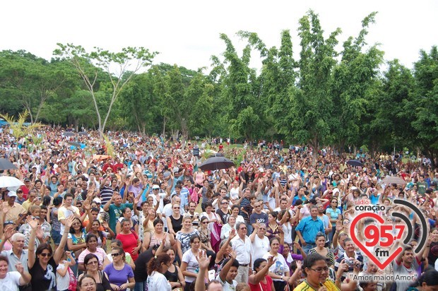 Romaria reúne milhares de fiéis no Santuário Diocesano de Aparecida na Vila São Pedro