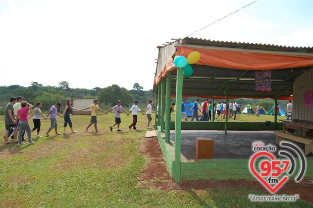 Emaús: Jovens vivenciam o Amor de Jesus em Acampamento