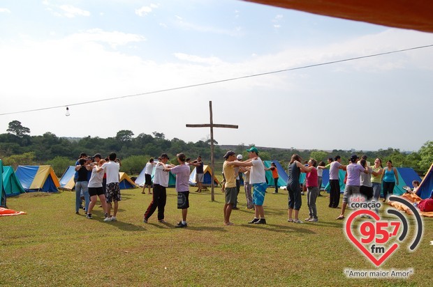 Emaús: Jovens vivenciam o Amor de Jesus em Acampamento