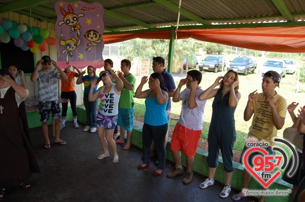 Emaús: Jovens vivenciam o Amor de Jesus em Acampamento
